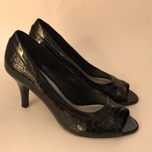 Mootsies Tootsies Black patent pumps sandals Sz 11